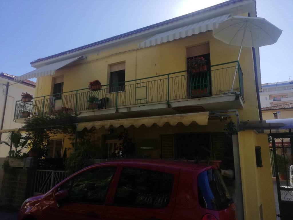 casa indipendente in vendita a Montesilvano