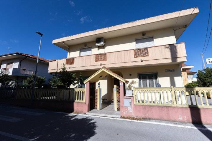 casa indipendente in vendita a Montesilvano