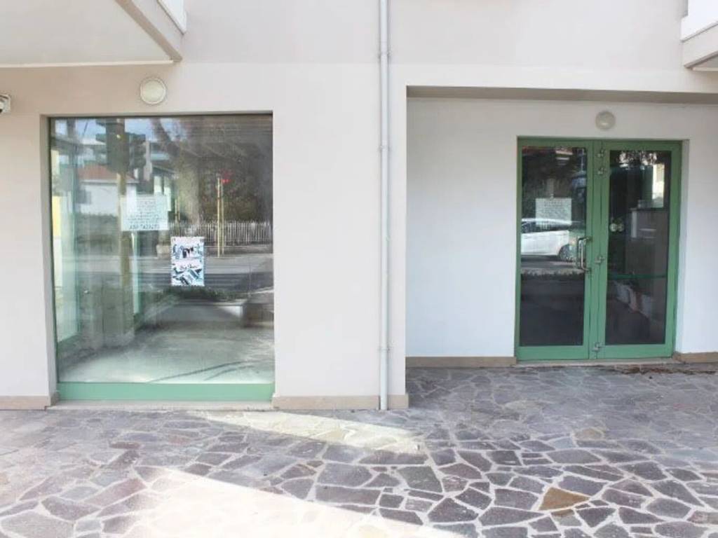 negozio in vendita a Montesilvano