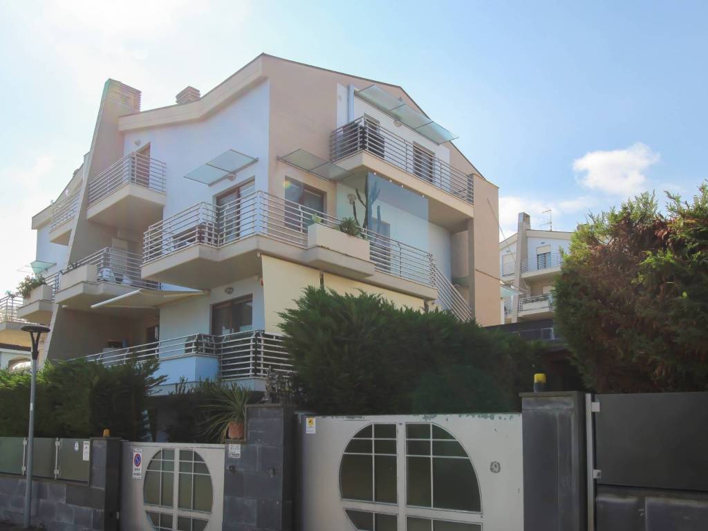 casa indipendente in vendita a Montesilvano in zona Montesilvano Colle