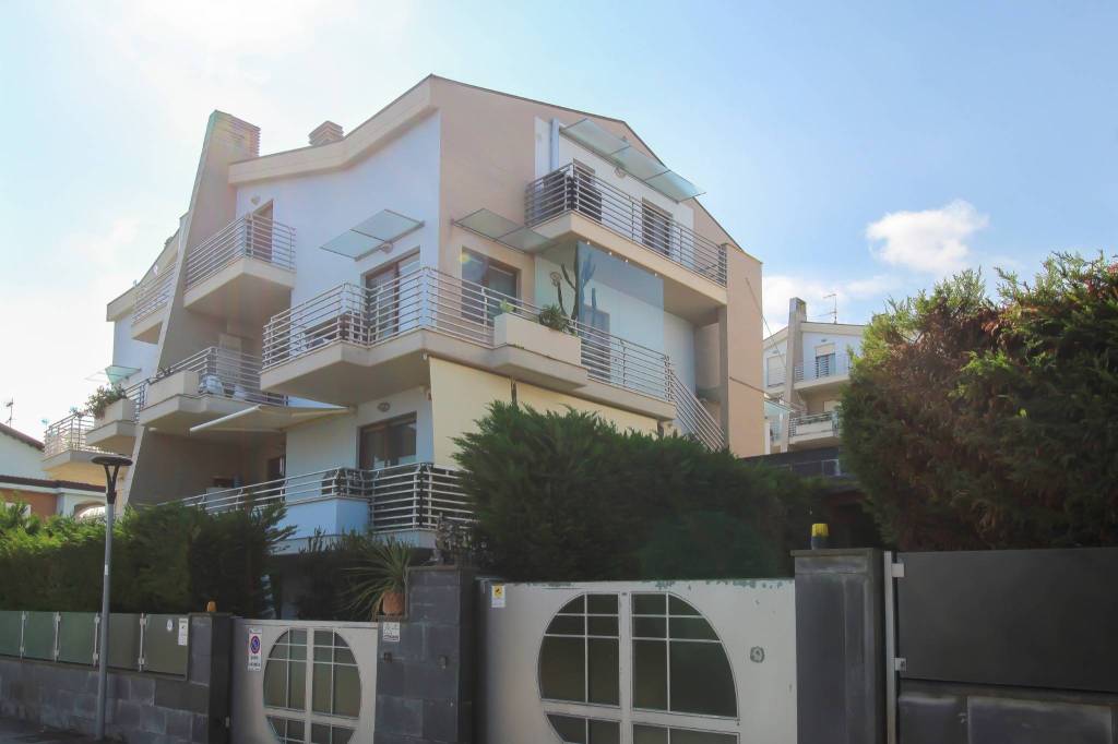 casa indipendente in vendita a Montesilvano in zona Montesilvano Colle