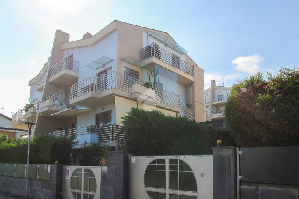 casa indipendente in vendita a Montesilvano in zona Montesilvano Colle