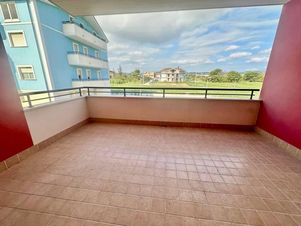 appartamento in vendita a Montesilvano in zona Villa Carmine