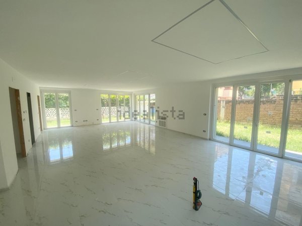 casa indipendente in vendita a Montesilvano