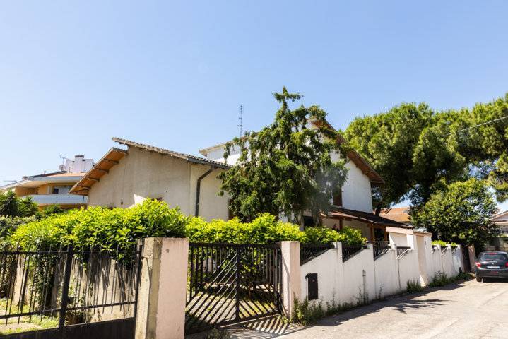 casa indipendente in vendita a Montesilvano