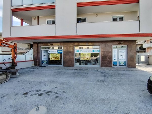 locale commerciale in vendita a Montesilvano