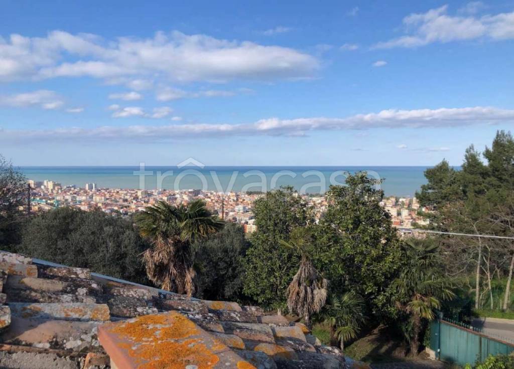 casa indipendente in vendita a Montesilvano in zona Montesilvano Colle