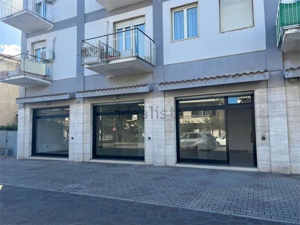 locale commerciale in vendita a Montesilvano