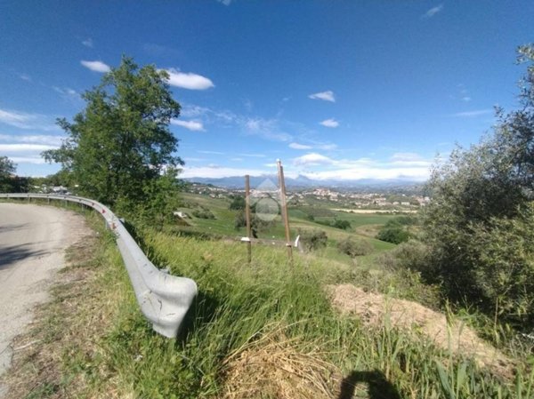 terreno agricolo in vendita a Montesilvano in zona Montesilvano Colle