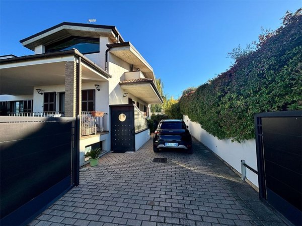 casa indipendente in vendita a Montesilvano