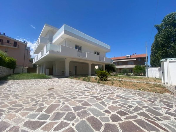 casa indipendente in vendita a Montesilvano