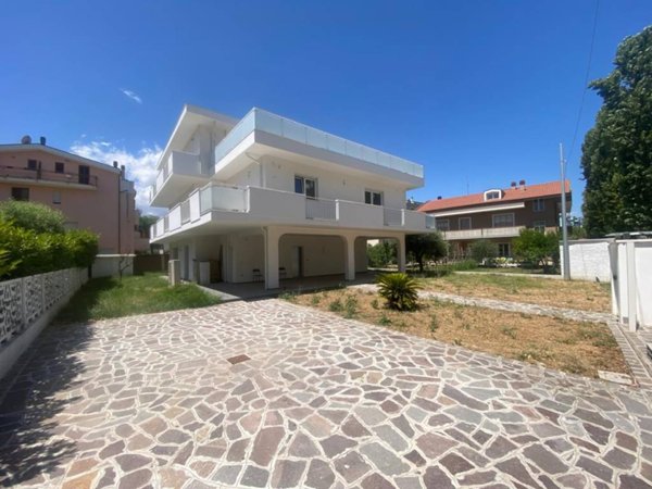 casa indipendente in vendita a Montesilvano