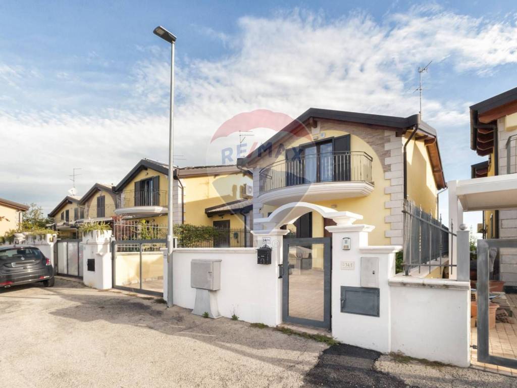 casa indipendente in vendita a Montesilvano in zona Montesilvano Colle