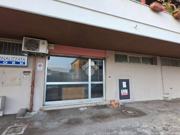 locale commerciale in vendita a Montesilvano