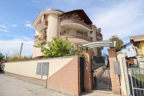 appartamento in vendita a Montesilvano in zona Villa Carmine