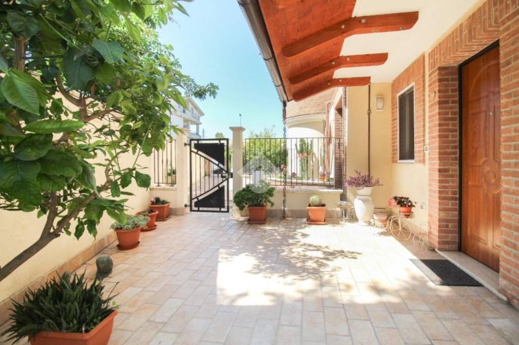 appartamento in vendita a Montesilvano in zona Villa Carmine