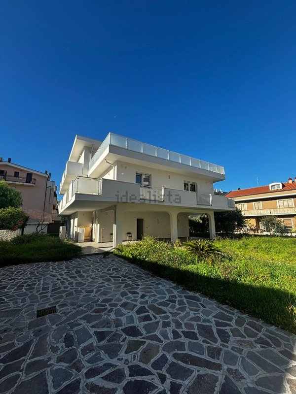 casa indipendente in vendita a Montesilvano