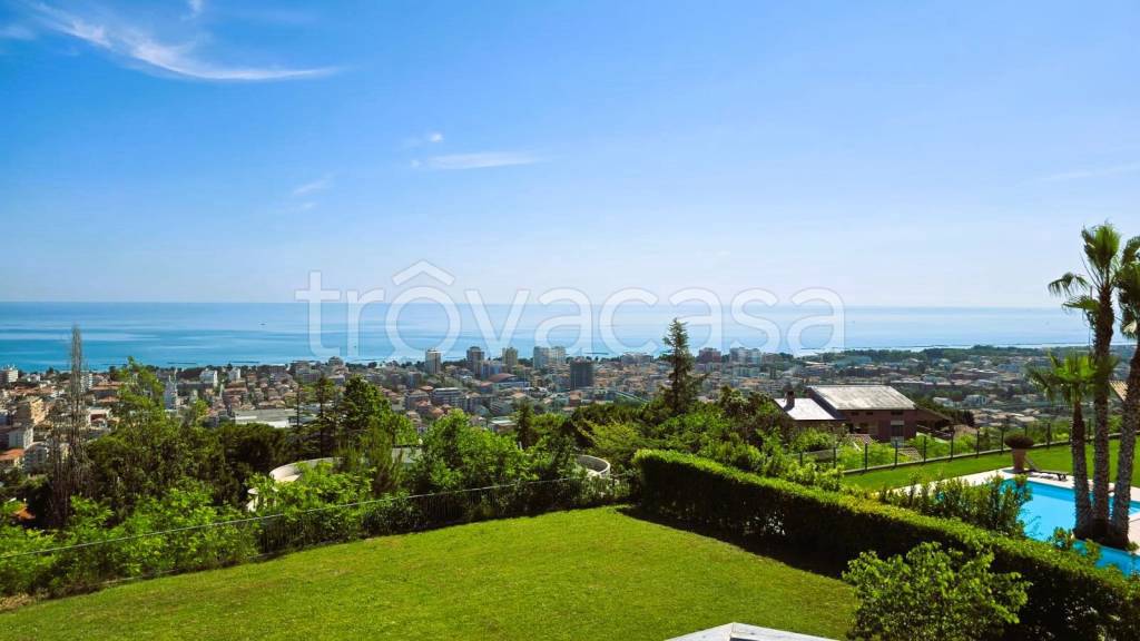 casa indipendente in vendita a Montesilvano in zona Montesilvano Colle