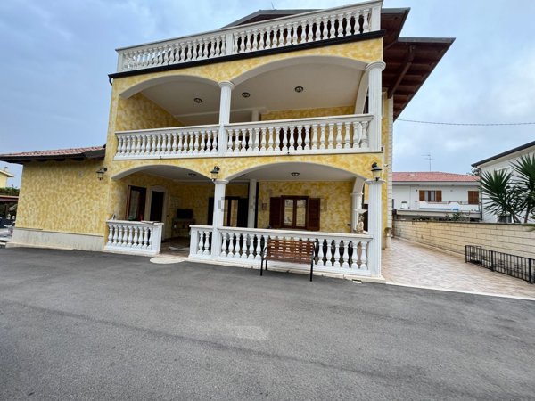 casa indipendente in vendita a Montesilvano