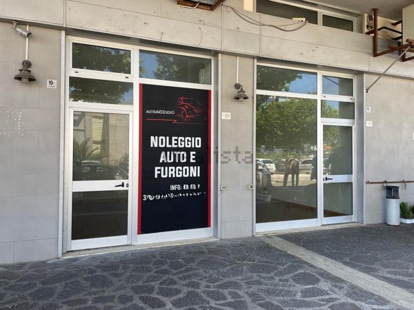 locale commerciale in vendita a Montesilvano