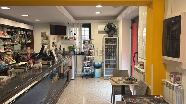 negozio in vendita a Montesilvano in zona Montesilvano Colle