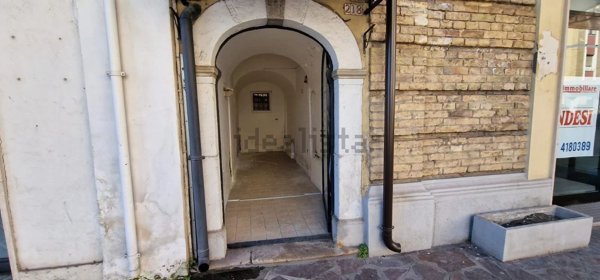 locale commerciale in vendita a Montesilvano