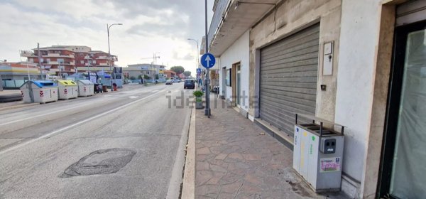 locale commerciale in vendita a Montesilvano
