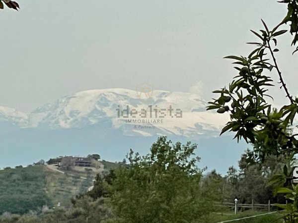 casa indipendente in vendita a Montesilvano in zona Montesilvano Colle