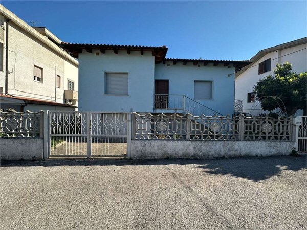 casa indipendente in vendita a Montesilvano