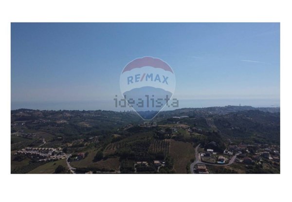 casa indipendente in vendita a Montesilvano in zona Montesilvano Colle