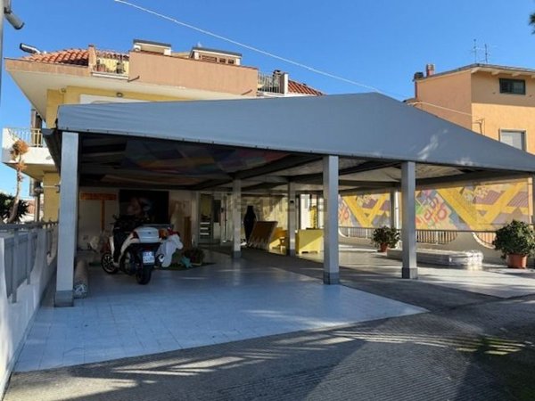 locale commerciale in vendita a Montesilvano