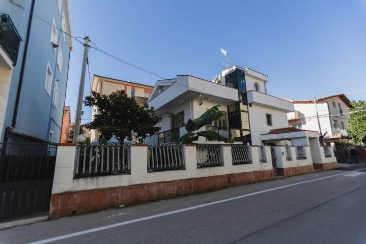 casa indipendente in vendita a Montesilvano