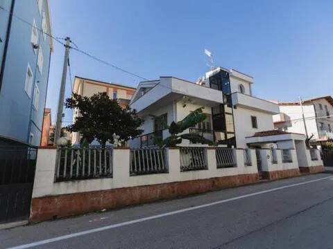 casa indipendente in vendita a Montesilvano in zona Villa Carmine