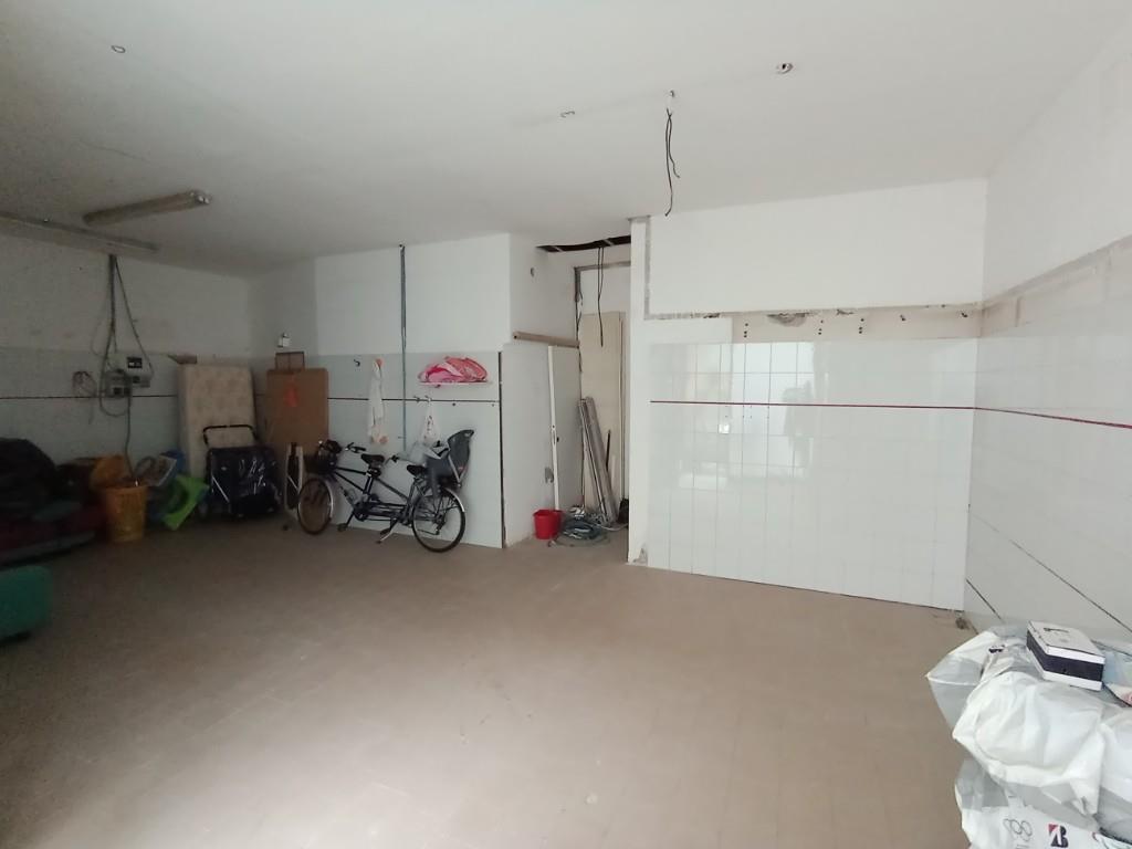 locale commerciale in vendita a Montesilvano