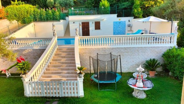 casa indipendente in vendita a Montesilvano in zona Montesilvano Colle