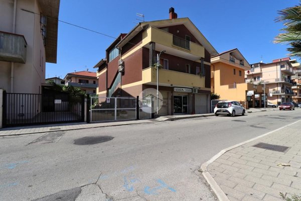 locale commerciale in vendita a Montesilvano