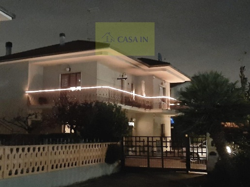 casa indipendente in vendita a Montesilvano in zona Villa Carmine