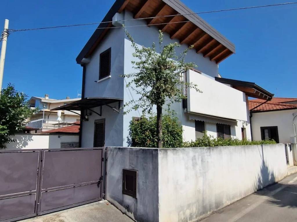 casa indipendente in vendita a Montesilvano