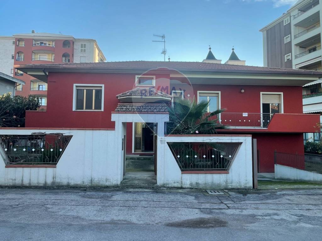 casa indipendente in vendita a Montesilvano