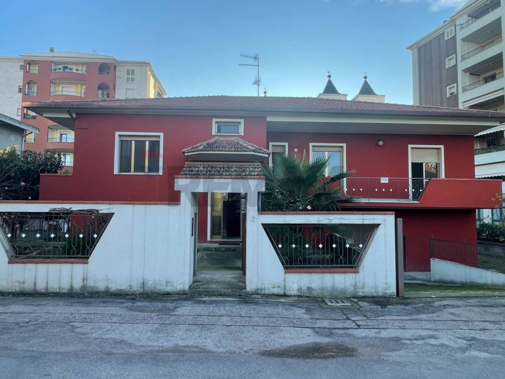 casa indipendente in vendita a Montesilvano