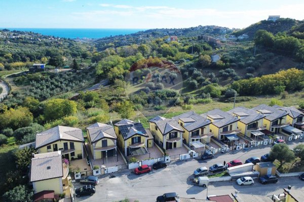 casa indipendente in vendita a Montesilvano