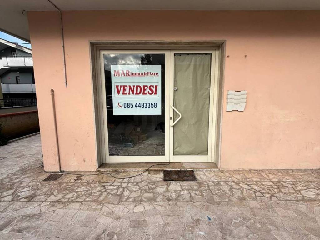 locale commerciale in vendita a Montesilvano