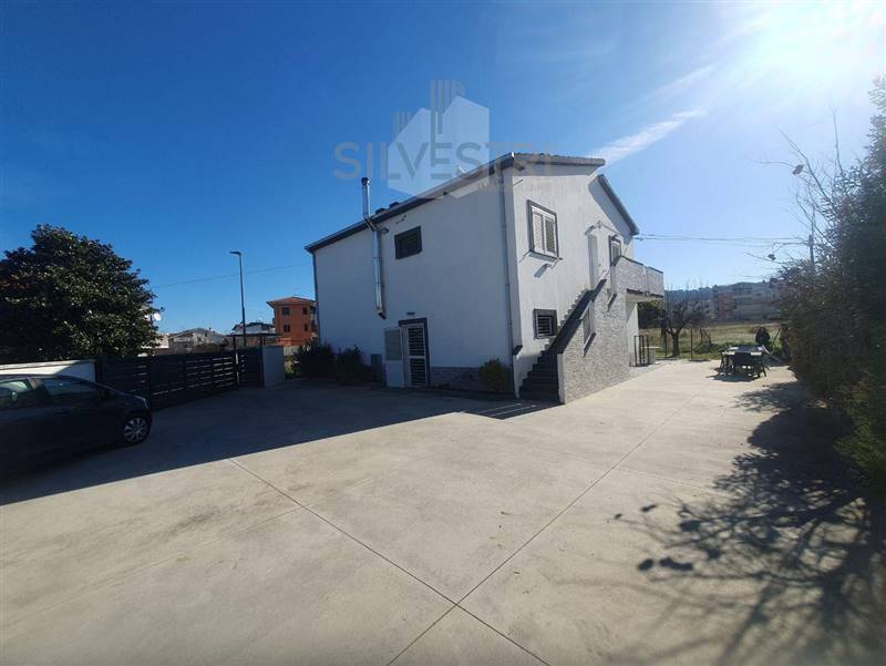 casa indipendente in vendita a Montesilvano