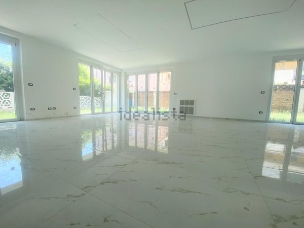 casa indipendente in vendita a Montesilvano