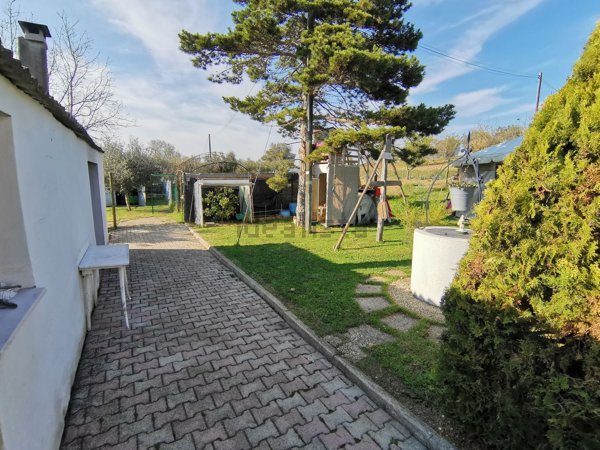 casa indipendente in vendita a Montesilvano in zona Montesilvano Colle