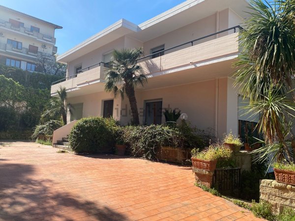 casa indipendente in vendita a Montesilvano