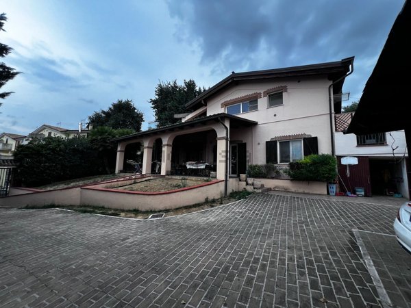 casa indipendente in vendita a Montesilvano