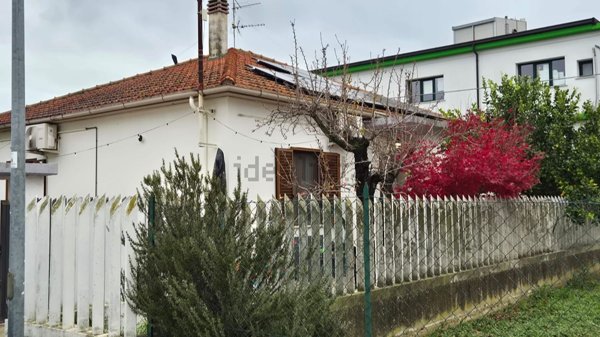 casa indipendente in vendita a Montesilvano