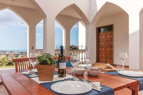 casa indipendente in vendita a Montesilvano in zona Montesilvano Colle