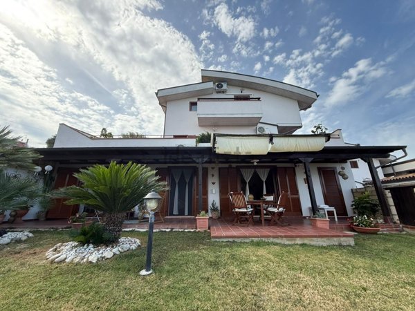casa indipendente in vendita a Montesilvano in zona Montesilvano Colle